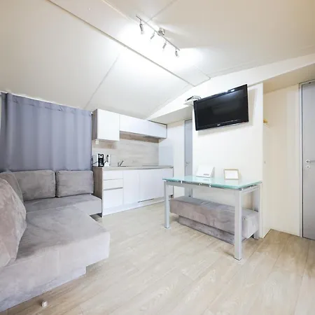 Estrada Mobile 4*