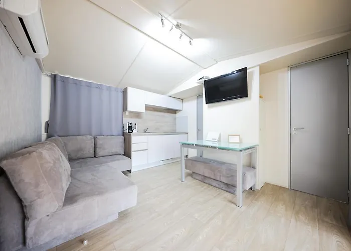 Estrada Mobile 4*